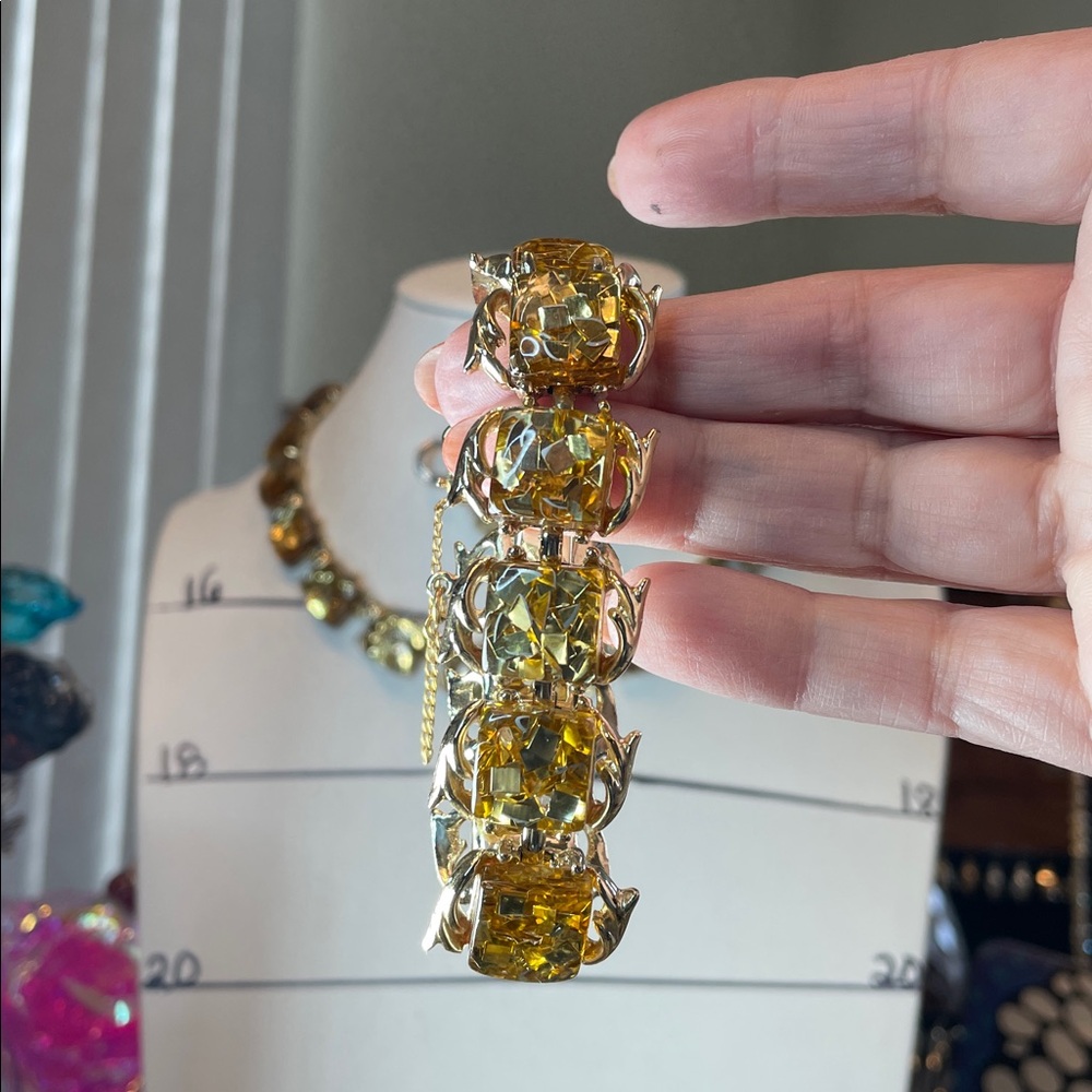 Gold-Toned Confetti Lucite Necklace, Bracelet and Earring Set - Picture 5 of 12